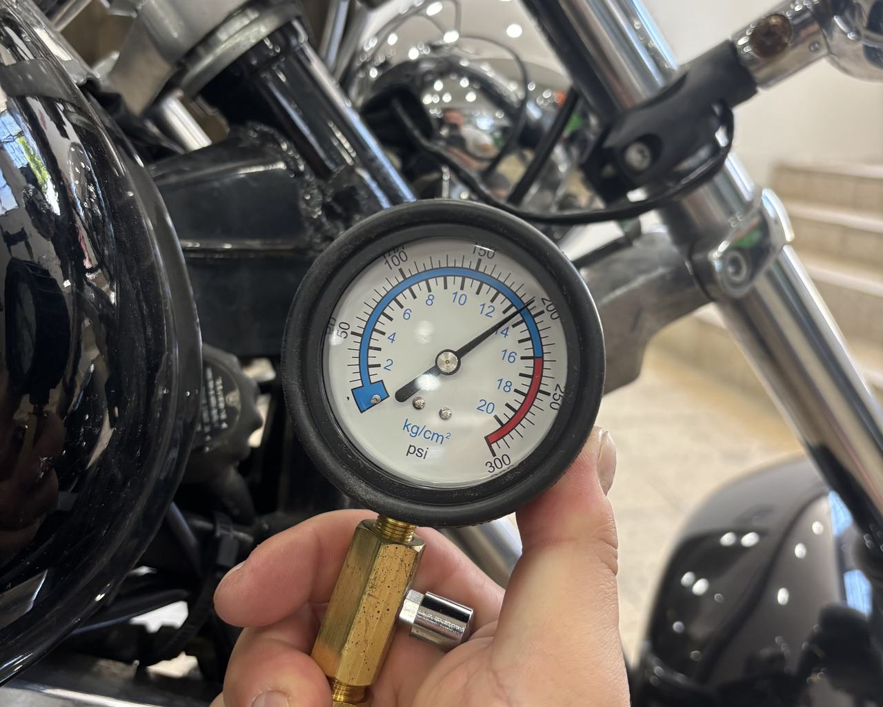 Независимая проверка мотоцикла перед покупкой в Iron Custom Motors, Кашкайш — проверка двигателя и компрессии перед сделкой
