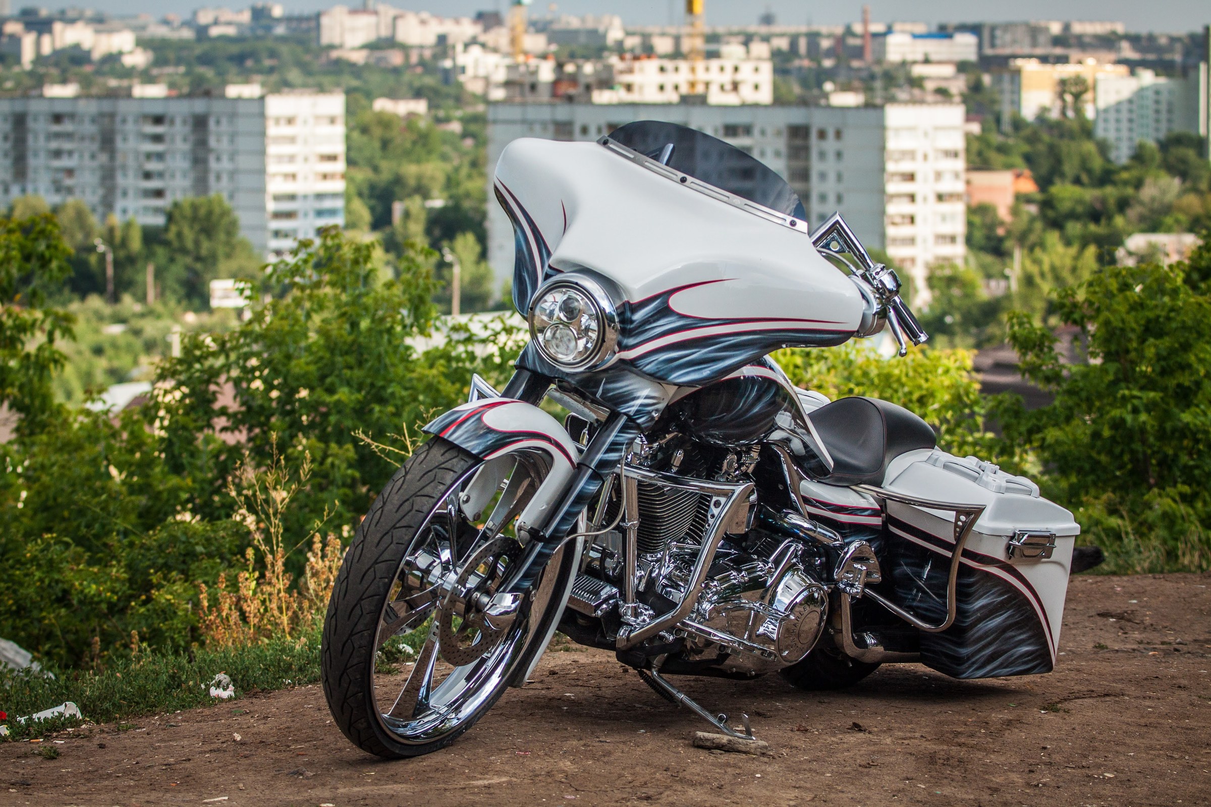 Cocktail — кастом-бэггер на базе Harley-Davidson Street Glide FLHX, построенный Iron Custom Motors