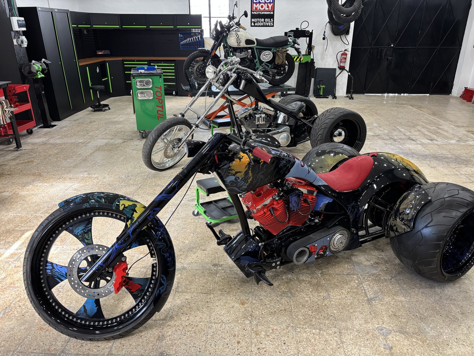 Hell Boy — Best Paint award-winning custom trike in the Iron Custom Motors exhibition, Cascais