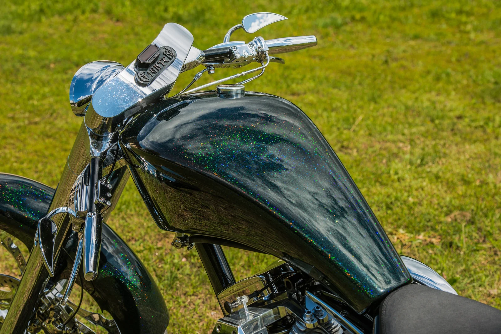 Fighter long chopper fuel tank and cockpit detail