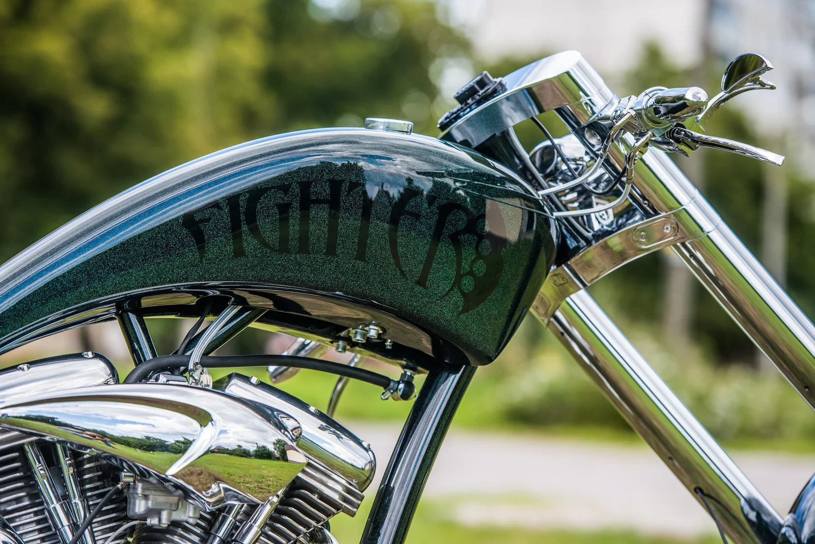 Fighter long chopper Green Plazma fuel tank and fork detail