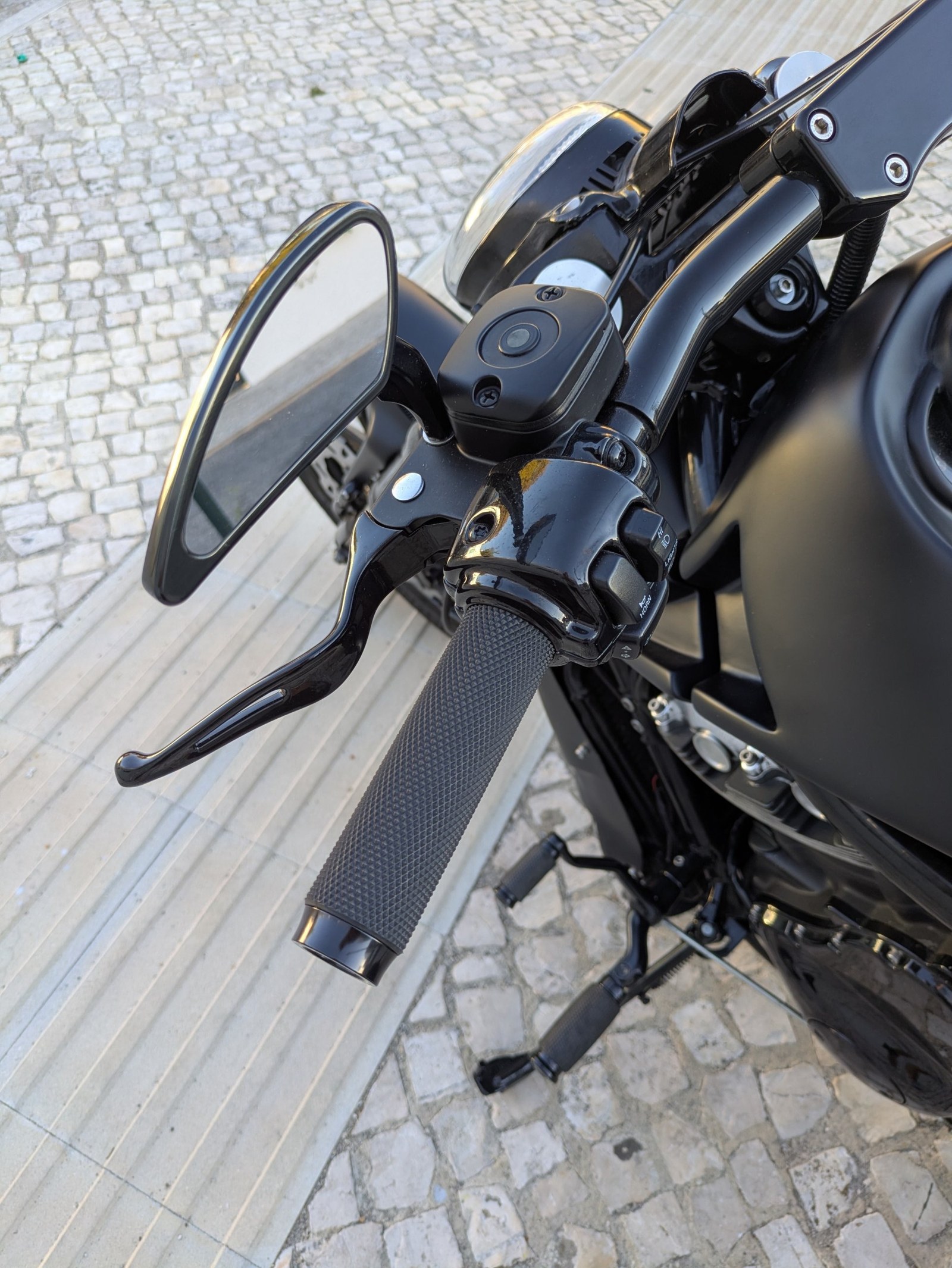 Bar-end mirror, new grip and black lever on the Spaniard handlebar